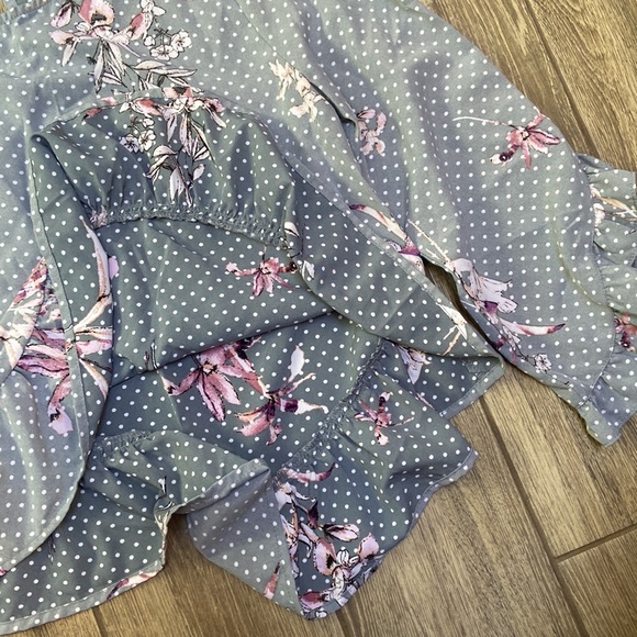 2/$15 Floral Blouse - Picture 3 of 4